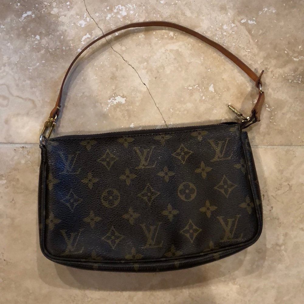 AUTHENTIC Louis Vuitton Pochette Bag
